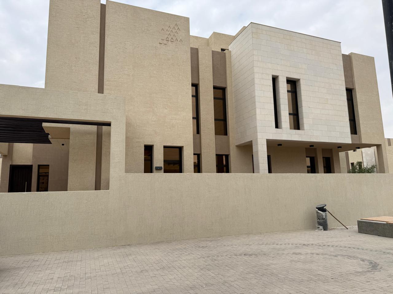 **Modern Luxury Villa for Rent in "Etual Roshan" Project – Signed by Elie Saab** 🏡✨  